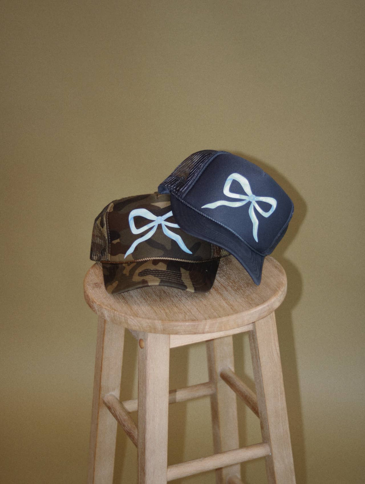 Bow trucker hats - Blue