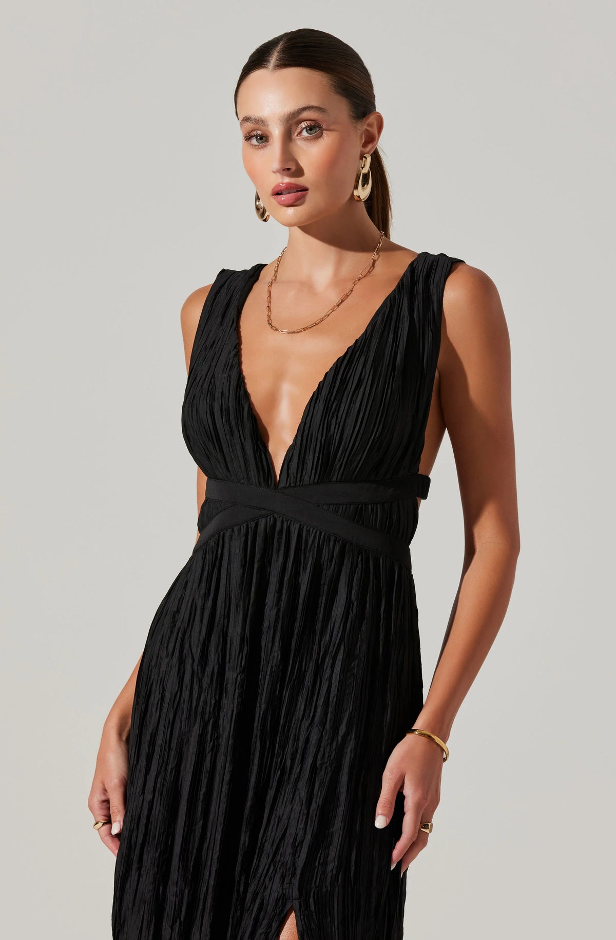 ASTR TESNI PLEATED MAXI DRESS Black